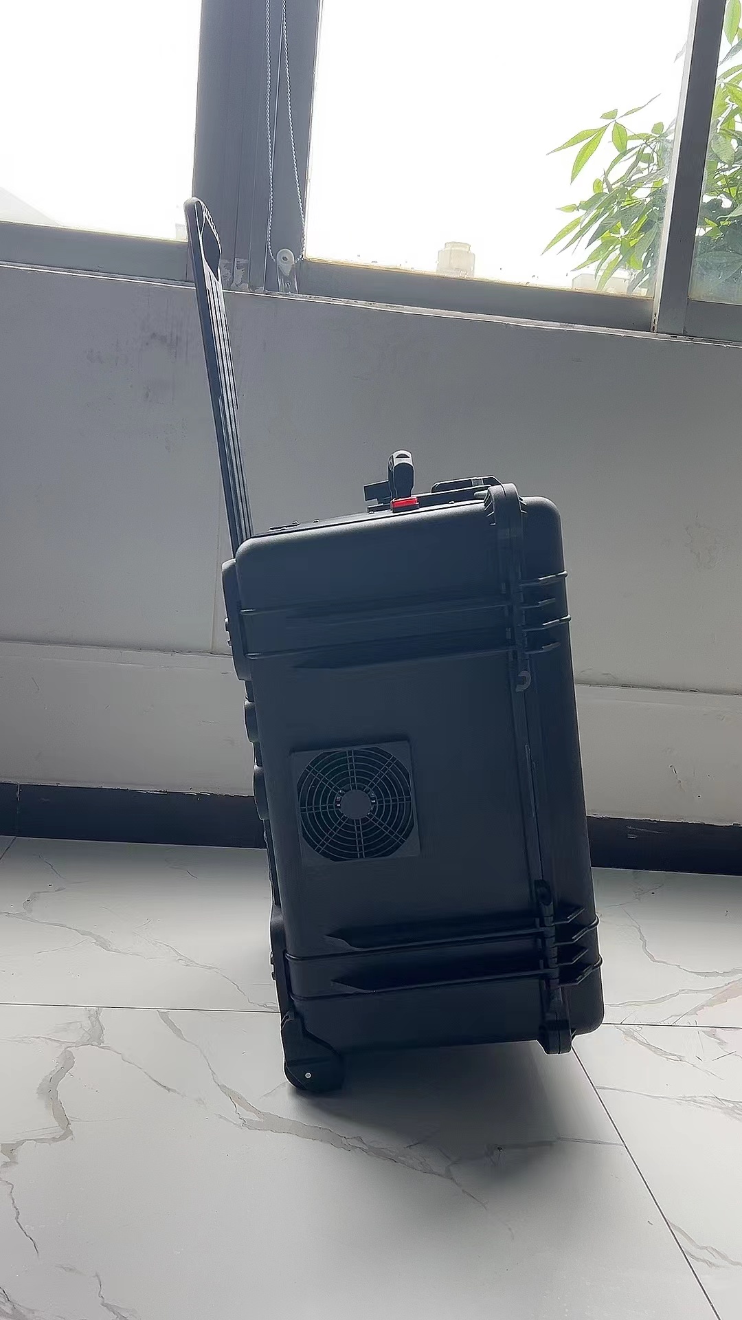 万宁手拉箱型移动通信干扰器